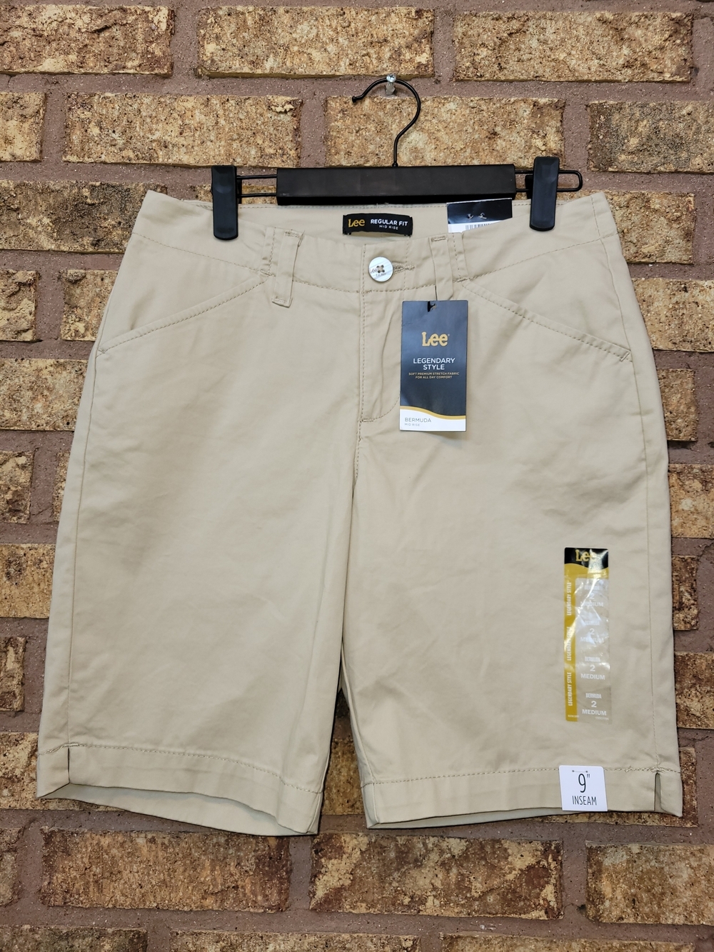 Lee Women's Mid Rise Khaki Bermuda Shorts Regular Fit Size 2 Cotton Stretch